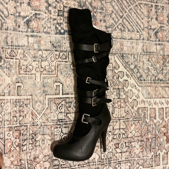 SPIRIT Black Buckle & Strap Dress Up High Heel Boots Zipper Size L 9/10 - Picture 2 of 6